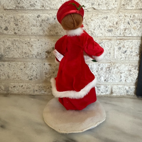 Vintage 1988 Annalee Doll 9” Caroler Woman - Picture 2 of 5